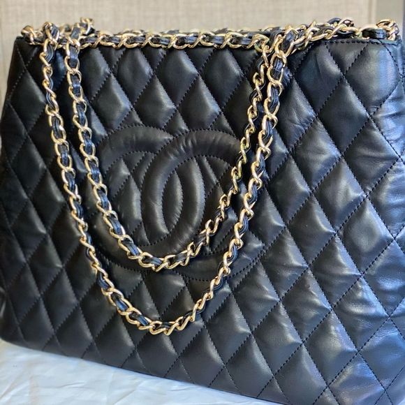 Authentic CHANEL large TOTE bag lamb skin leather - Picture 3 of 17